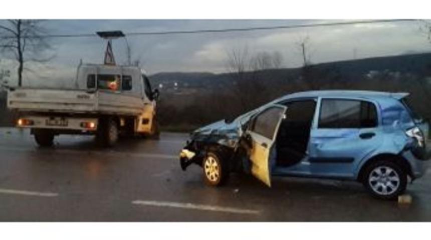 İzmit'te Kaza: 2 Yaralı