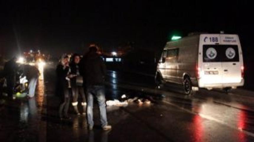 Camiden &Ccedil;ıktı Kazada &Ouml;ld&uuml;