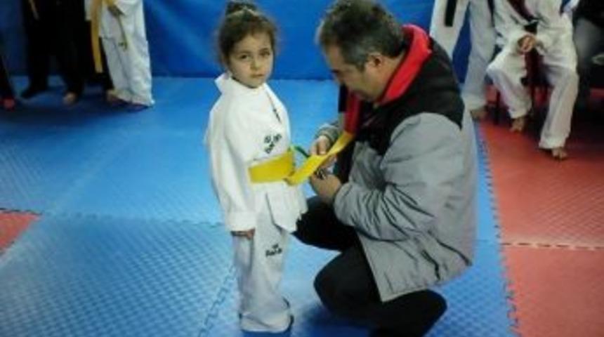 Es Yıldırım Ve Odunpazarı Tekvando Kul&uuml;plerinin Kuşak Sınavı Yapıldı