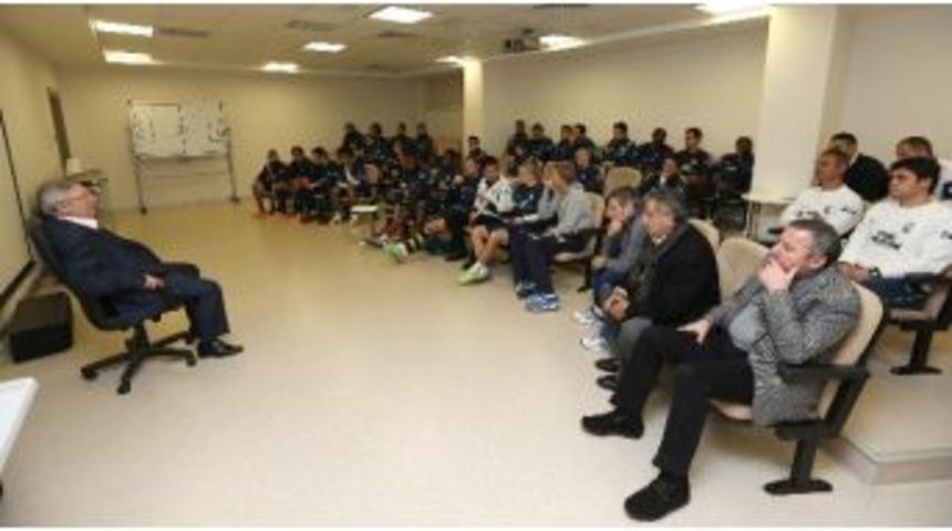 Aziz Yıldırım, Fenerbah&ccedil;eli Futbolcular Ve Teknik Heyet İle Bir Araya Geldi