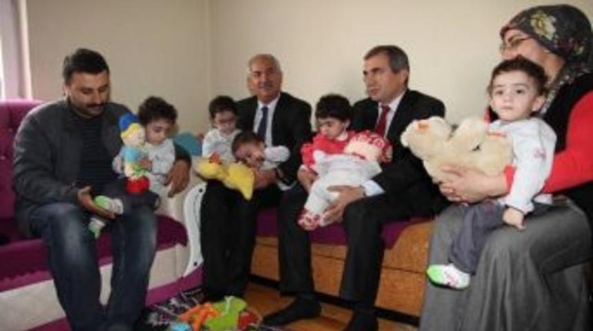 Yozgatlı Beşizler Haftada 30 Litre S&uuml;t İ&ccedil;ip 300 Adet Bez Kullanıyor