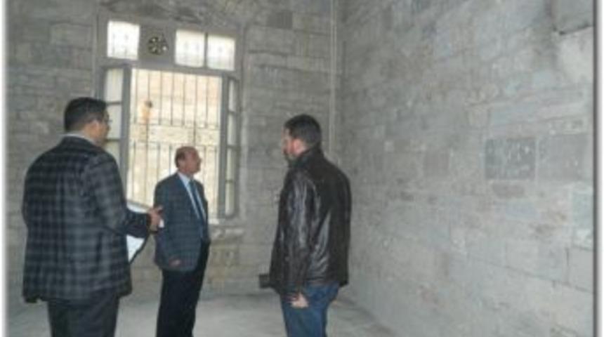 H&uuml;k&uuml;met Konağının Restorasyonu S&uuml;r&uuml;yor