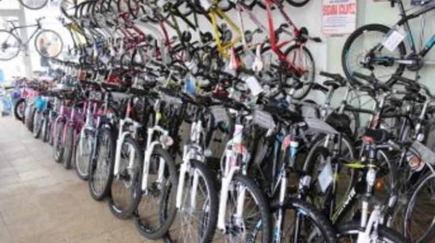 &Ouml;ğrencilerin Karne Hediyesi Bisiklet, Teknolojiye Yenildi