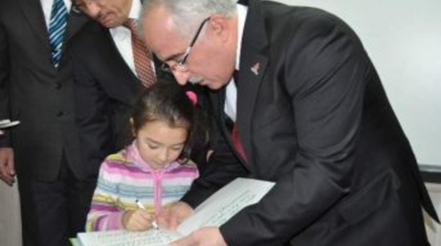 Vali Tuna &Ouml;ğrencilerin Karne Sevincine Ortak Oldu