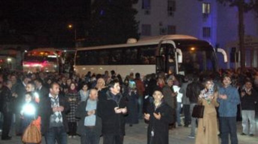 Umreye Giden &Ouml;ğrenciler Dualarla Uğurlandı