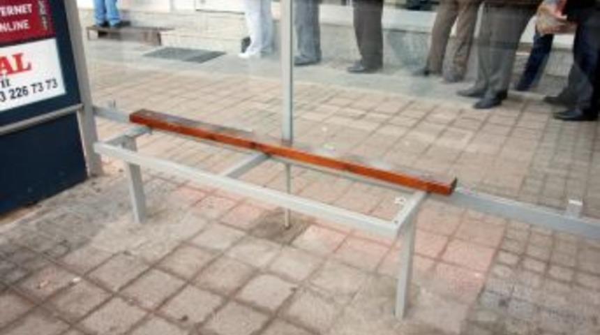 Otob&uuml;s Durakları Tepki Topluyor