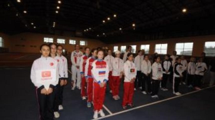 12 Yaş Ve Altı Kızlar Tenis Avrupa Kış Kupası M&uuml;sabakaları Trabzon&rsquo;da Başladı