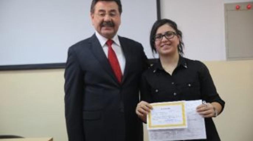 Başkan Odabaşı &Ouml;ğrencilere Karne Dağıttı