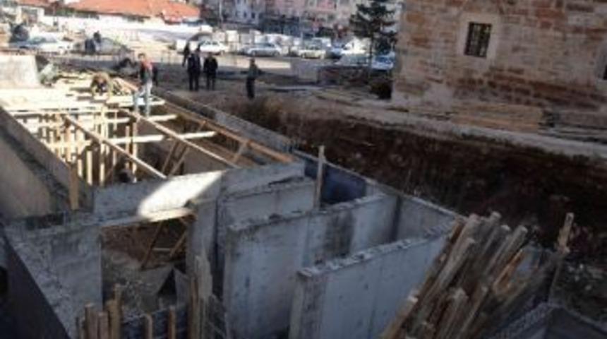 Meydan Çalışmaları Aralıksız Sürüyor