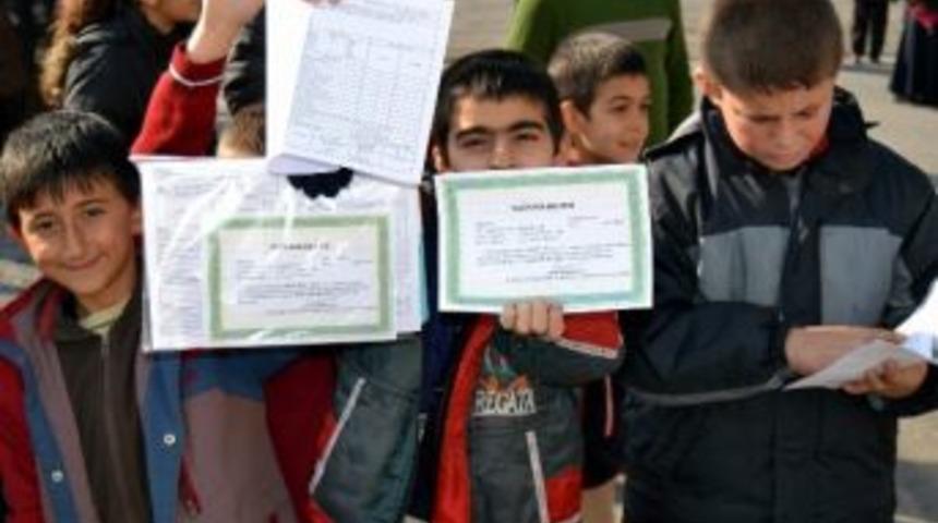 Kayseri'de &Ouml;ğrencilerin Karne Heyecanı