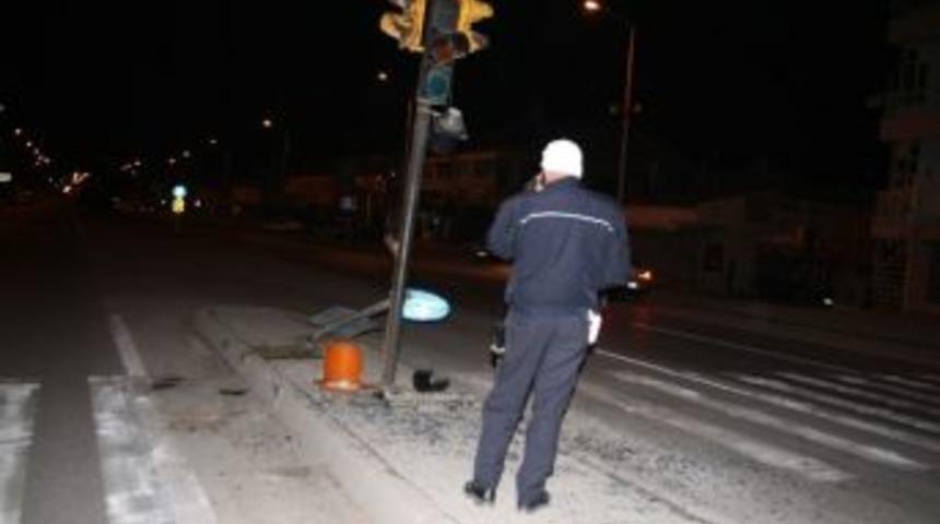 Kulu&rsquo;da Tır&rsquo;a Ve Trafik Levhalarına &Ccedil;arpan S&uuml;r&uuml;c&uuml; Ka&ccedil;tı