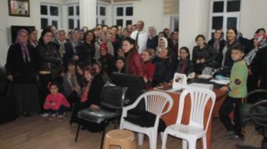 Ak Parti Kula Kadın Kolları Başkan Aşkın&rsquo;ın Yanında