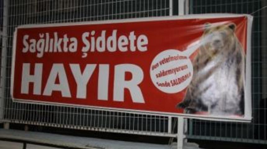 Sağlık&ccedil;ılardan Şiddete "ayı"lı Tepki