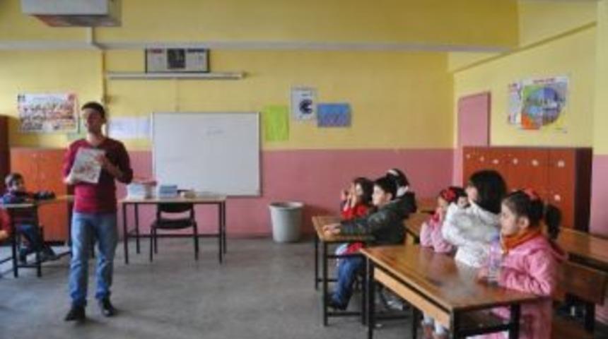 Hakkari&rsquo;de &Ouml;ğrencilerin Karne Ve Yarıyıl Sevinci