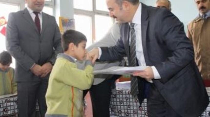 Siirt Valisi Ahmet Aydın, Karne Dağıtıp &Ouml;ğretmenlerle Halay &Ccedil;ekti