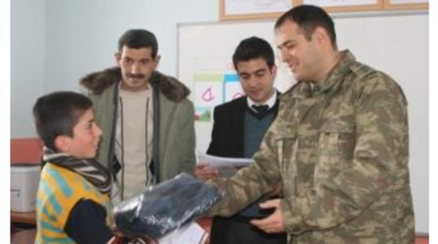 İlk Karne Hediyesi Jandarmadan