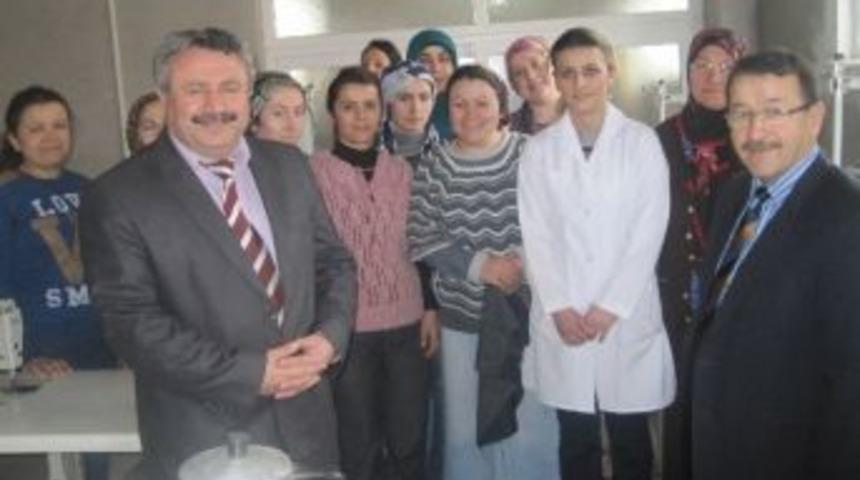 G&ouml;k&ccedil;ebey&rsquo;de D&uuml;z Dikiş Makinesi Kursu A&ccedil;ıldı