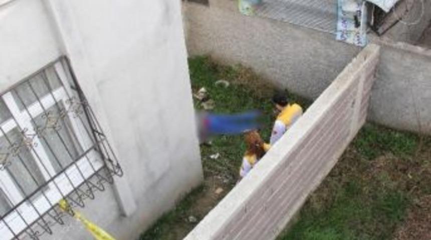 Evin Bah&ccedil;esinde Kadın Cesedi Bulundu