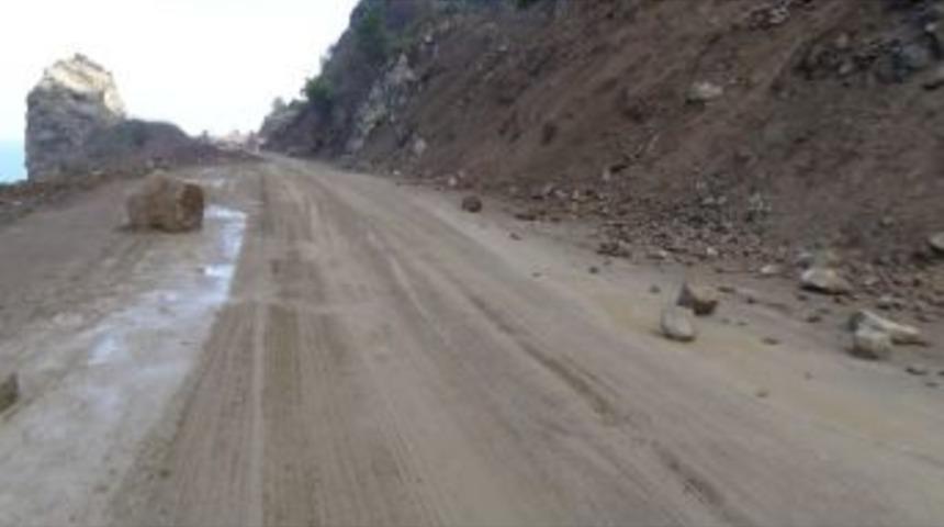 Kilimli'de Meydana Gelen Heyelan Korkuttu