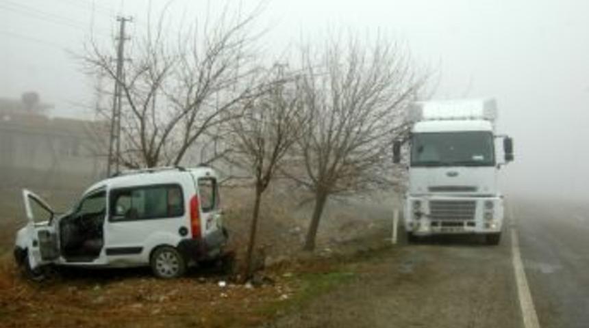 Kahramanmaraş'ta Sis Kazaya Yol A&ccedil;tı: 2 Yaralı