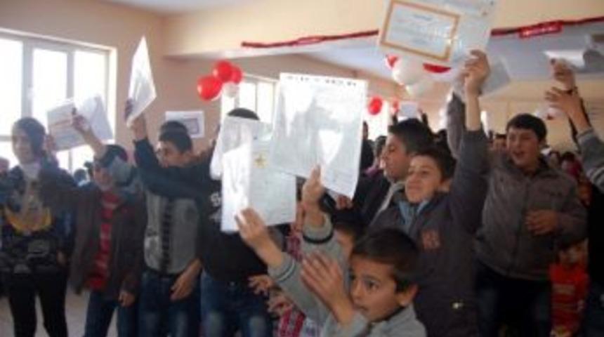 Bitlis&rsquo;te 98 Bin 820 &Ouml;ğrenci Karne Heyecanı Yaşadı