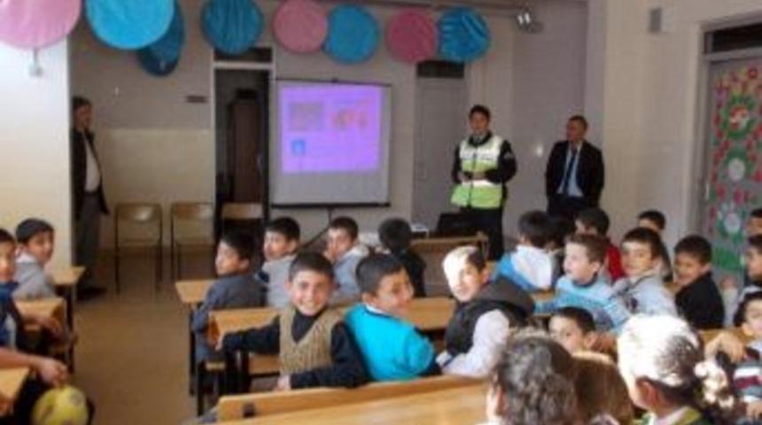 Besni&rsquo;de &Ouml;ğrencilere Y&ouml;nelik Trafik Semineri Verildi