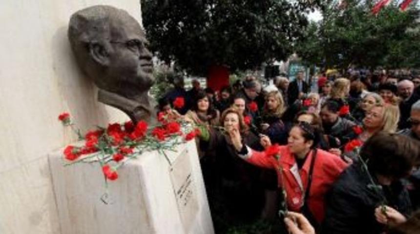 Karşıyaka&rsquo;dan Mumcu&rsquo;ya &ldquo;saygı&rdquo;