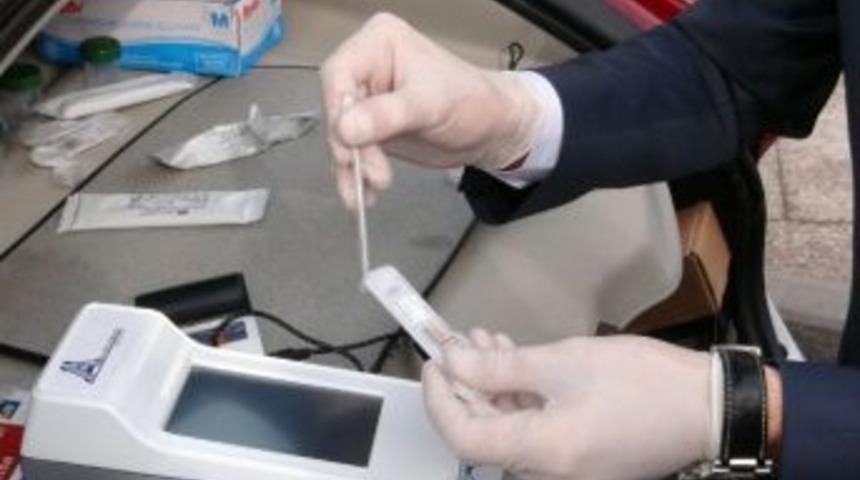 İzmir&rsquo;de Uyuşturucu Kontrol Cihazı Trafikte Test Edildi