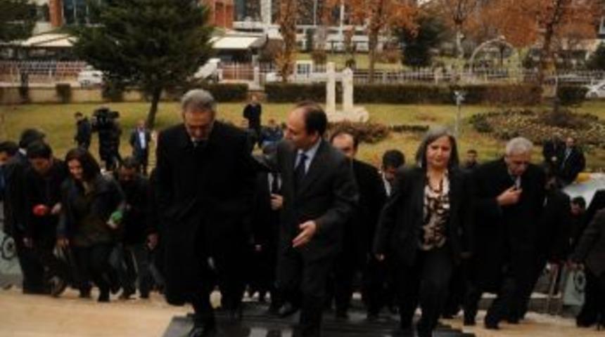 Ynk Heyeti Baydemir İle G&ouml;r&uuml;şt&uuml;