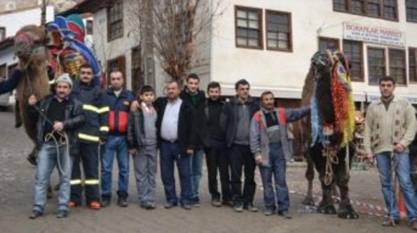 Yağmur Duasına &Ccedil;ıkan Vatandaşlar Deve Kesti