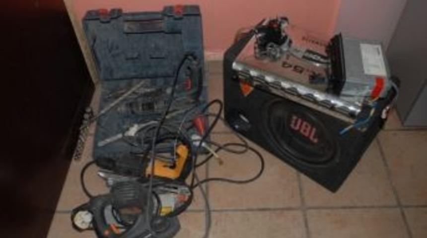 Fethiye&rsquo;de Otodan Hırsızlık Yapan 2 Ş&uuml;pheli Adliye&rsquo;ye Sevk Edildi