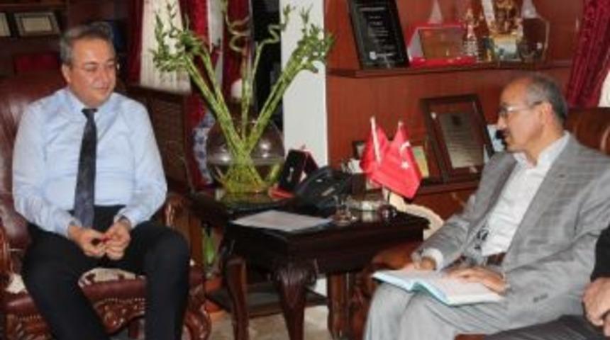 Milli İrade Platformu Y&ouml;neticileri &Uuml;nver&rsquo;i Ziyaret Etti