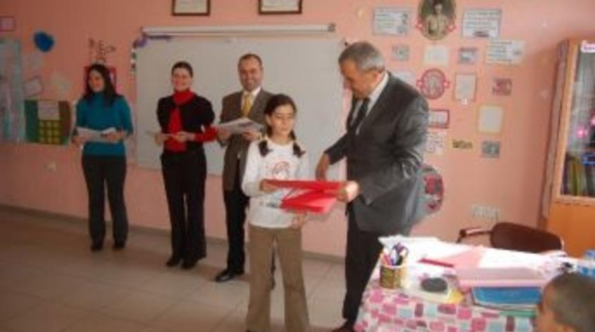 &Ouml;ğrenciler Karnelerine Kavuştu