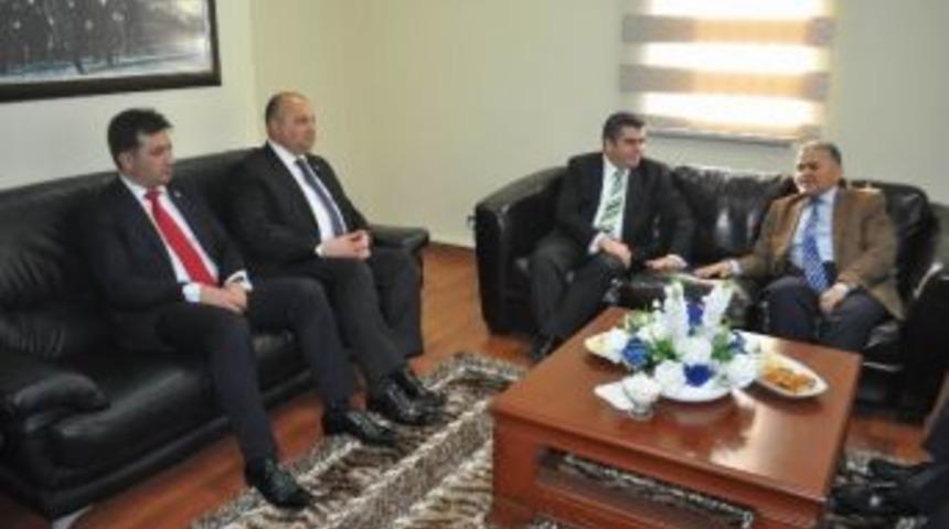 Vali D&uuml;zg&uuml;n&rsquo;den Erciyesspor&rsquo;a Ziyaret