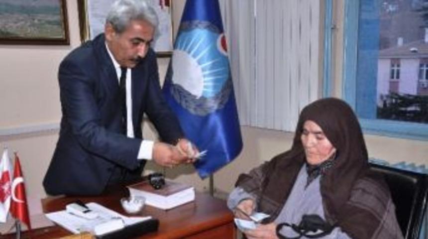 Emekli Maaşını Kaybeden Kadını Sevindiren Haber