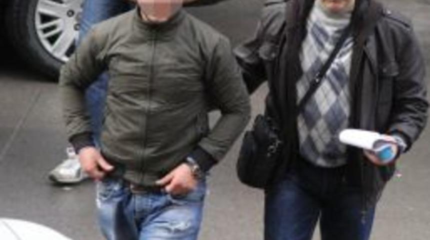 Kapka&ccedil; Y&ouml;ntemiyle &Ccedil;anta &Ccedil;almak İsteyen Gen&ccedil; Yakalandı