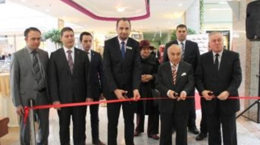 &lsquo;d&uuml;nyadan Simgesel Yapıtlar' Sergisi Ankamall&rsquo;de A&ccedil;ıldı