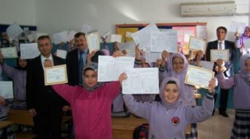 Korkuteli&rsquo;nde &Ouml;ğrencilerin Karne Heyecanı