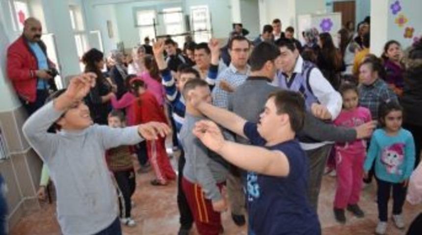 Niğde&rsquo;de G&uuml;le Oynaya Karne Aldılar