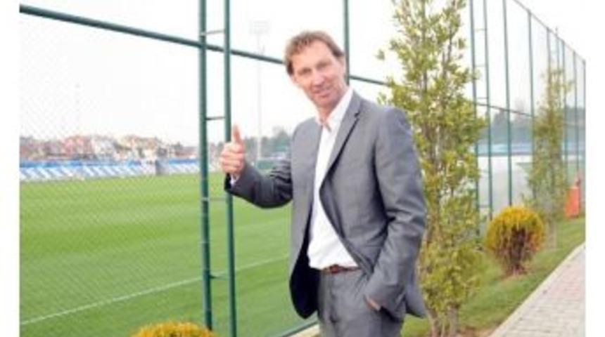 İngiliz Futbolunun Efsane İsmi Tony Adams, Kasımpaşa&rsquo;yı Ziyaret Etti