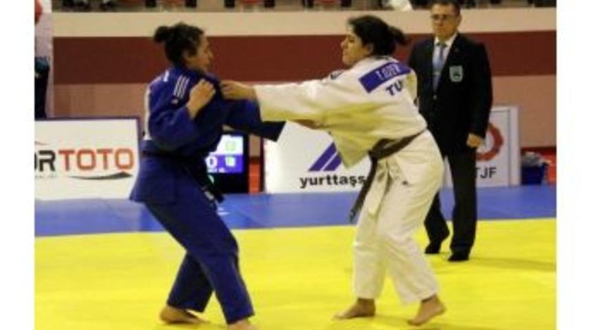 Gen&ccedil;ler T&uuml;rkiye Judo Şampiyonası Başladı