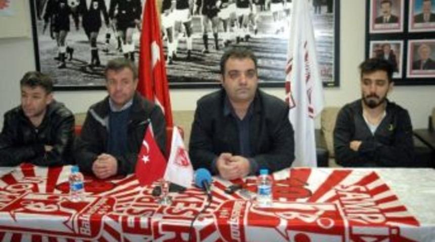 Kul&uuml;p Başkanı Ve Futbolcunun Basın Toplantısındaki Atışmaları Kameralara Yansıdı