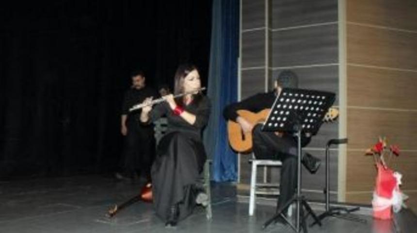 Eğitim-sen Kuruluşunu Şiirle Kutladı