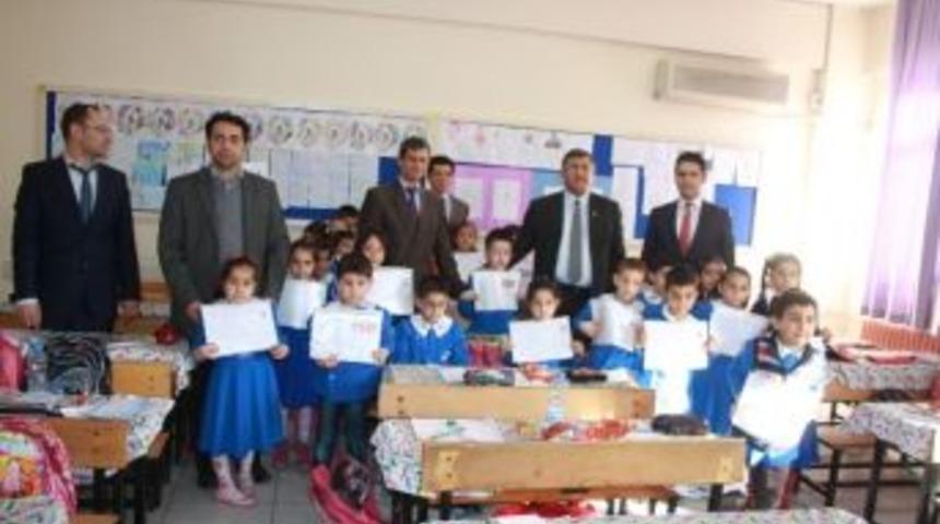 Kaymakam Bulgurlu&rsquo;dan Miniklere Karne Hediyesi