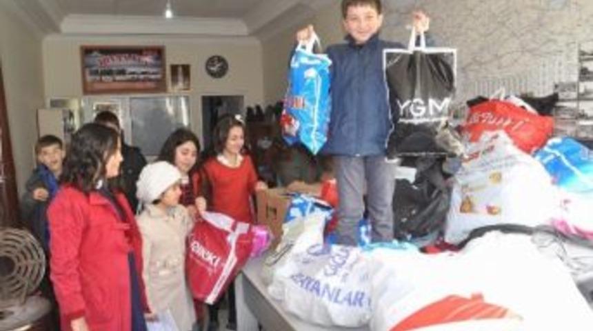 Karne Sevinci Yaşayan &Ouml;ğrencilerden Suriyeli &Ccedil;ocuklara Yardım