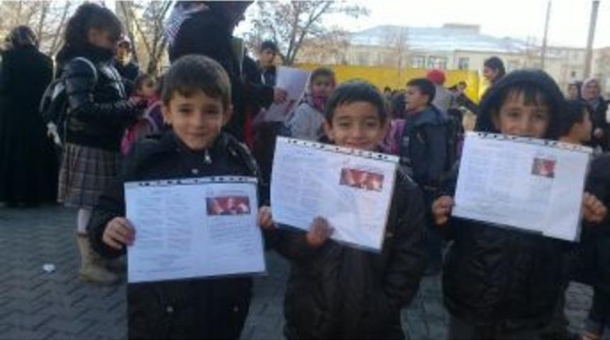 Aşkaleli Üçüzlerin Karne Sevinci