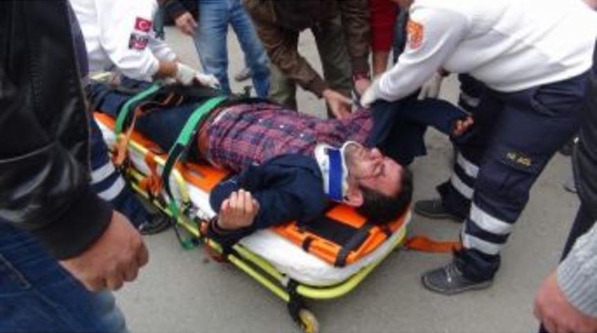 Manisa&rsquo;da Trafik Kazası: 3 Yaralı