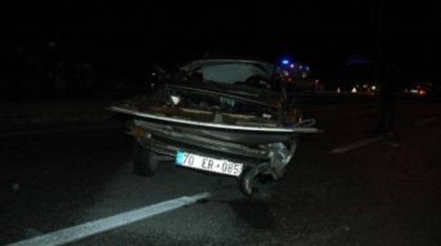 Karaman'da İki Otomobil &Ccedil;arpıştı: 3 &Ouml;l&uuml;, 4 Yaralı