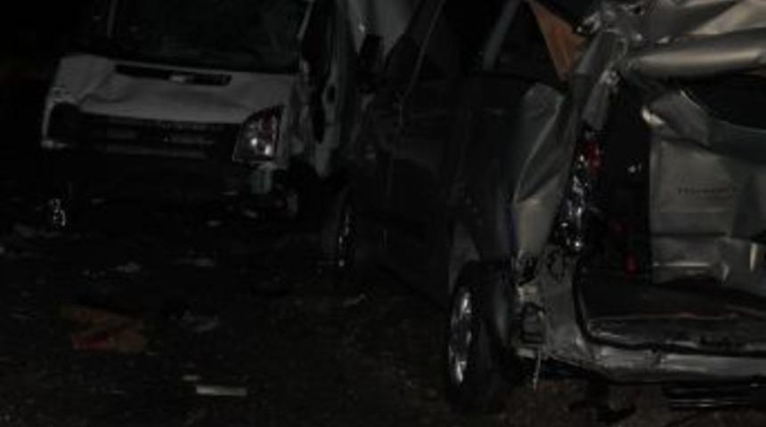 Başkent&rsquo;te Trafik Kazası; 1 &Ouml;l&uuml;, 25 Yaralı