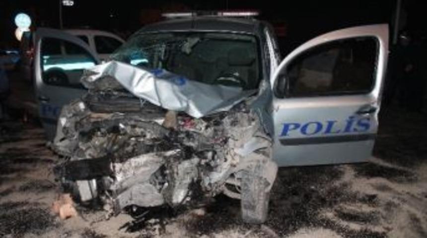 Polis Otosu İle Minib&uuml;s&uuml;n &Ccedil;arpıştığı Kazada 5 Kişi Yaralandı